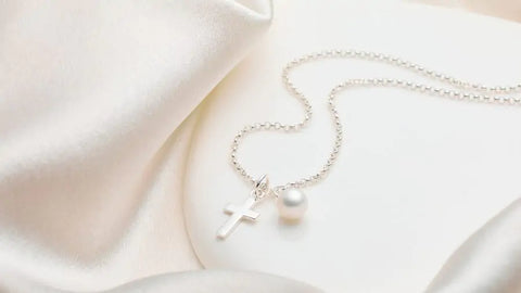 A Guide to Personalised Jewellery Gifts for a Holy Communion