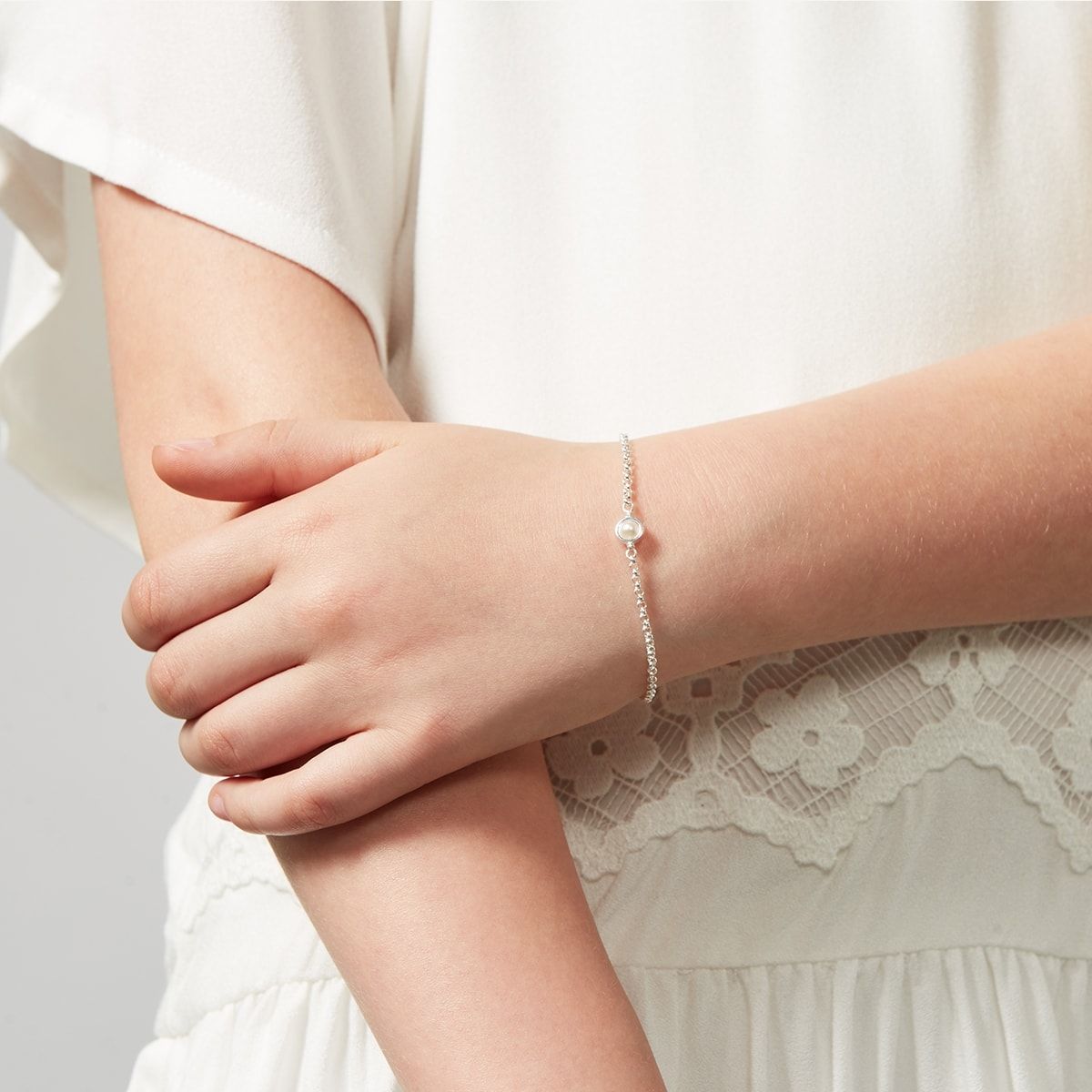 Pearl birthstone bracelet top
