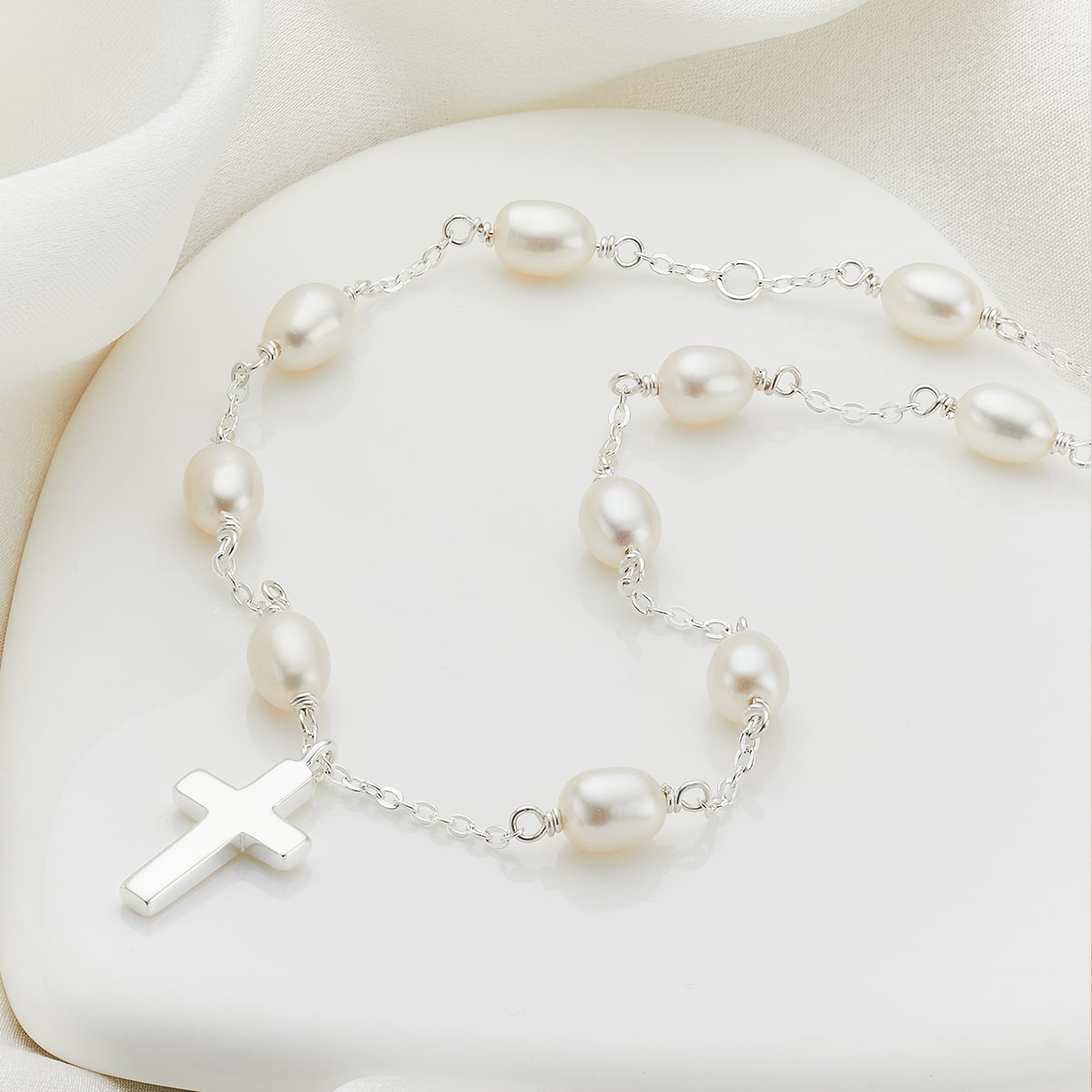 Top First Holy Communion Gifts for Her in 2022