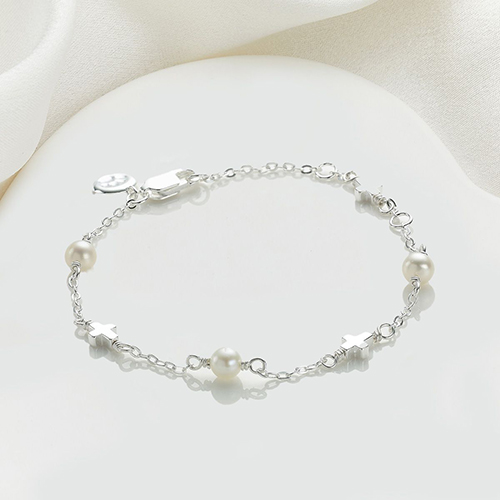Christmas Gift Guide - Children’s Jewelry from 1st Christmas to Teenagers